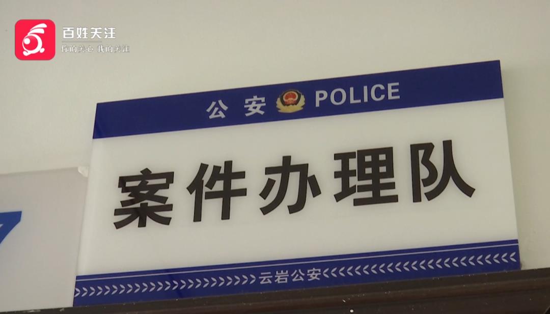 DƬ